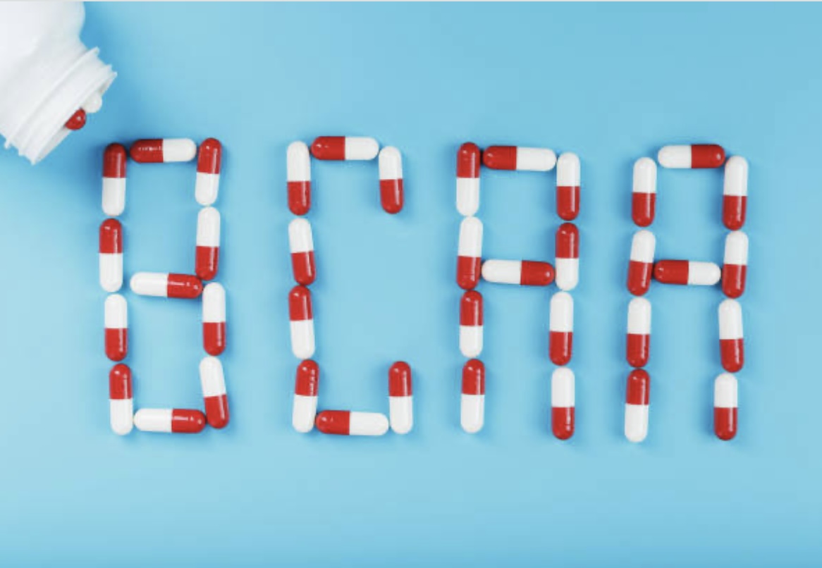 【保存版】EAAとBCAAの違いを徹底解説｜筋肥大・消化・飲むタイミングまで